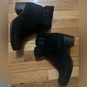 La Canadienne black suede booties